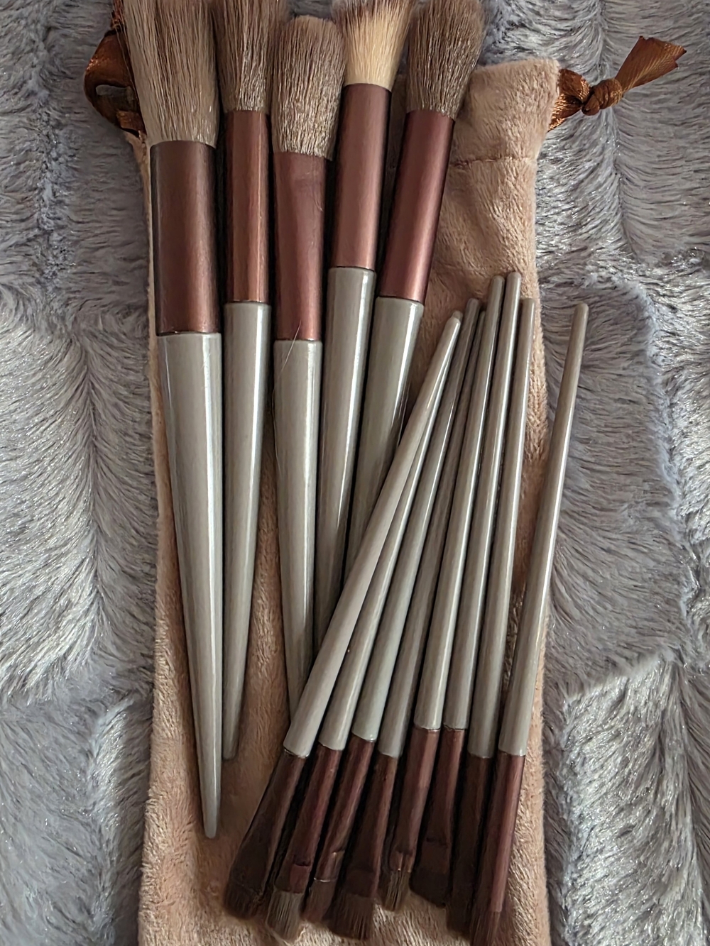 13 Piece Makeup Brush Set With Storage Bag